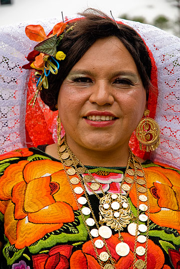 Los-Angeles-Pride-2011-298-gingerliu