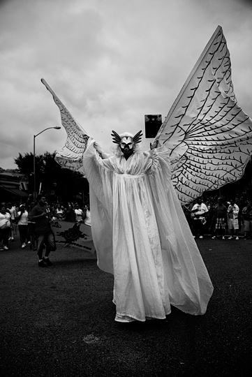 Los-Angeles-Pride-2011-2796-gingerliu