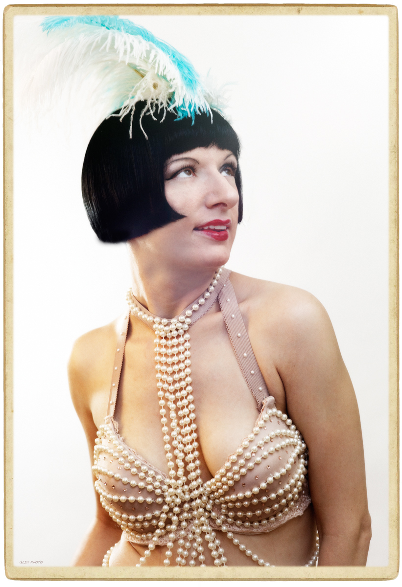 Burlesque performer Prix de Beaute in Hollywood, CA. 2013. GLIU PHOTO.