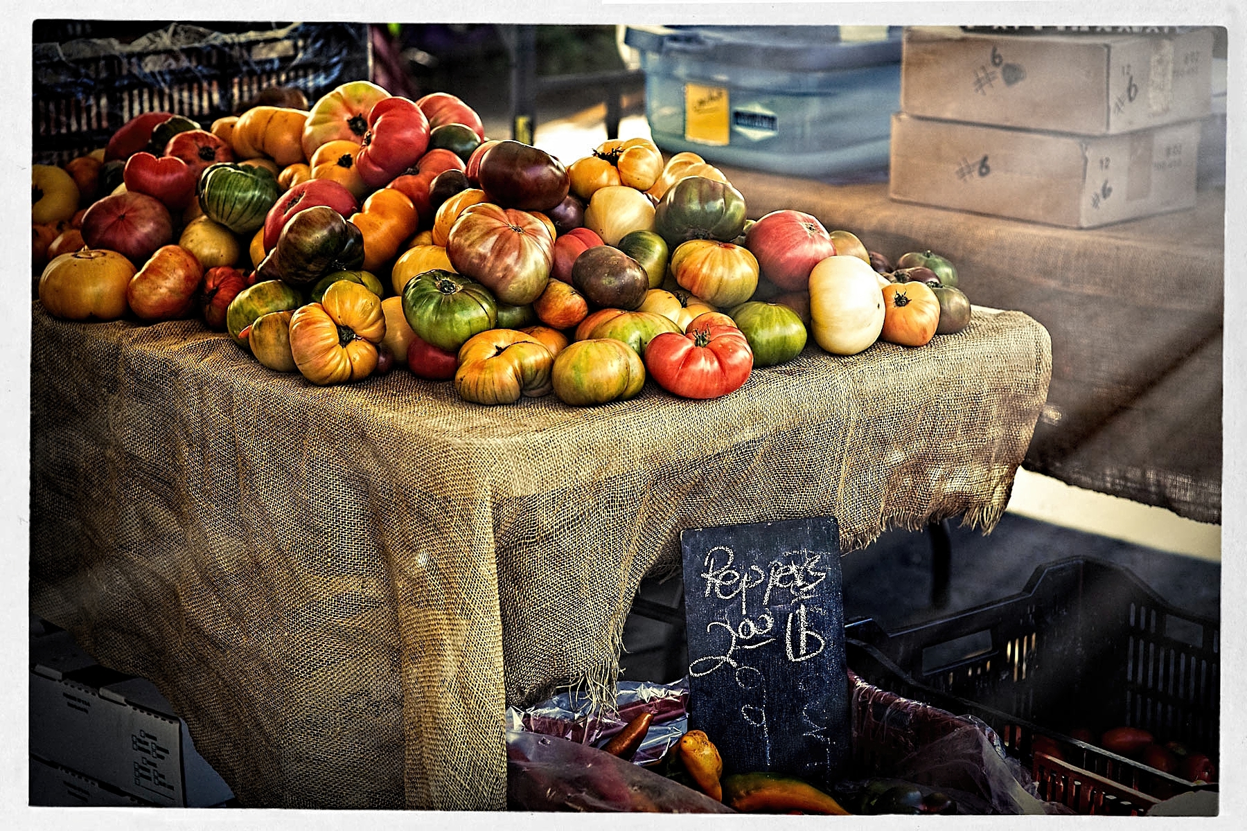 Heirloom tomato stand at Larchmont Blvd farmers' market in Los Angeles